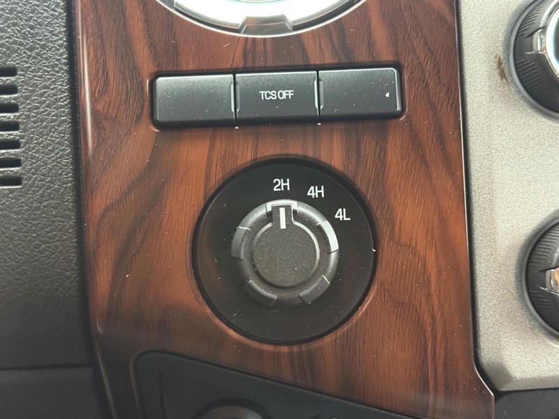 Ford Super Duty F-350 DRW Vehicle Full-screen Gallery Image 18