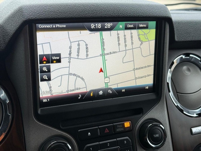 Ford Super Duty F-350 DRW Vehicle Full-screen Gallery Image 19