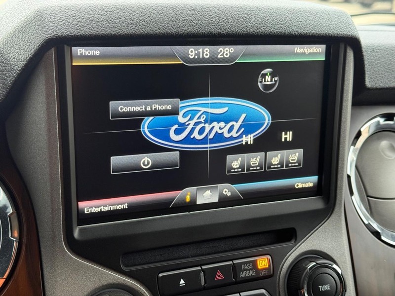 Ford Super Duty F-350 DRW Vehicle Full-screen Gallery Image 20