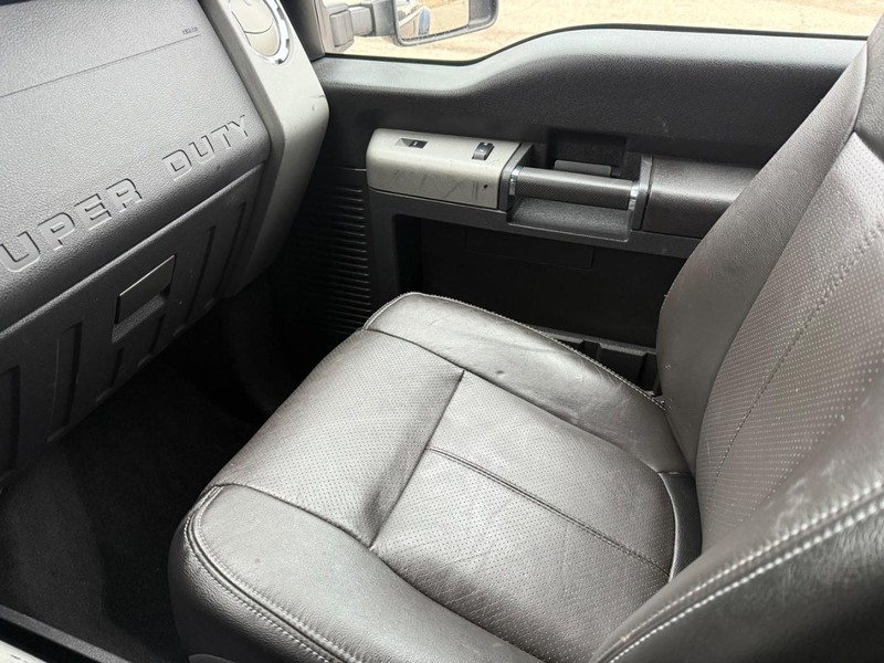 Ford Super Duty F-350 DRW Vehicle Full-screen Gallery Image 24