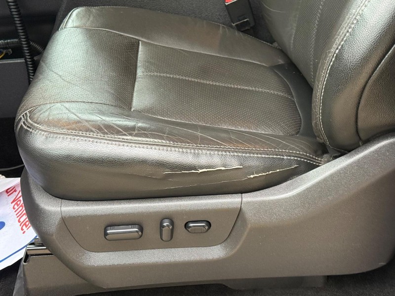 Ford Super Duty F-350 DRW Vehicle Full-screen Gallery Image 29