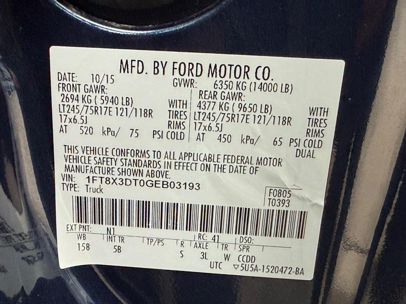 Ford Super Duty F-350 DRW Vehicle Full-screen Gallery Image 31