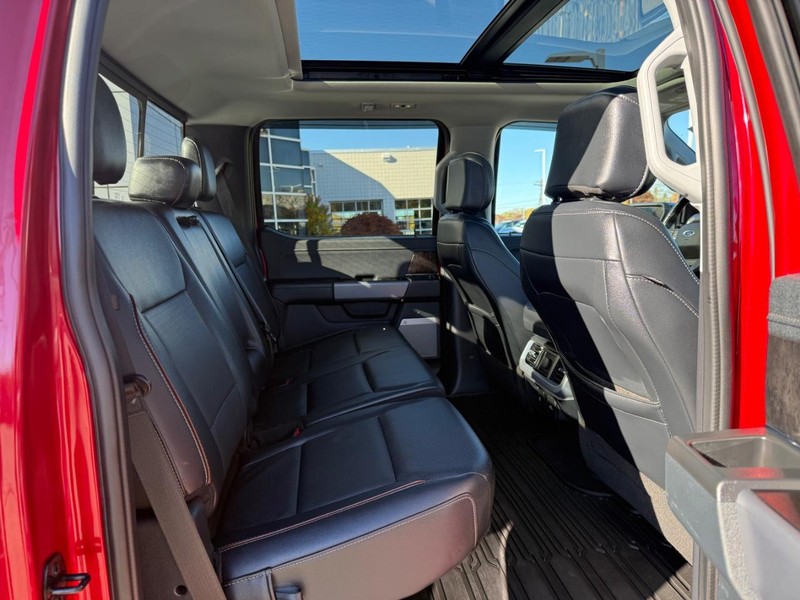 Ford F-150 Vehicle Full-screen Gallery Image 13