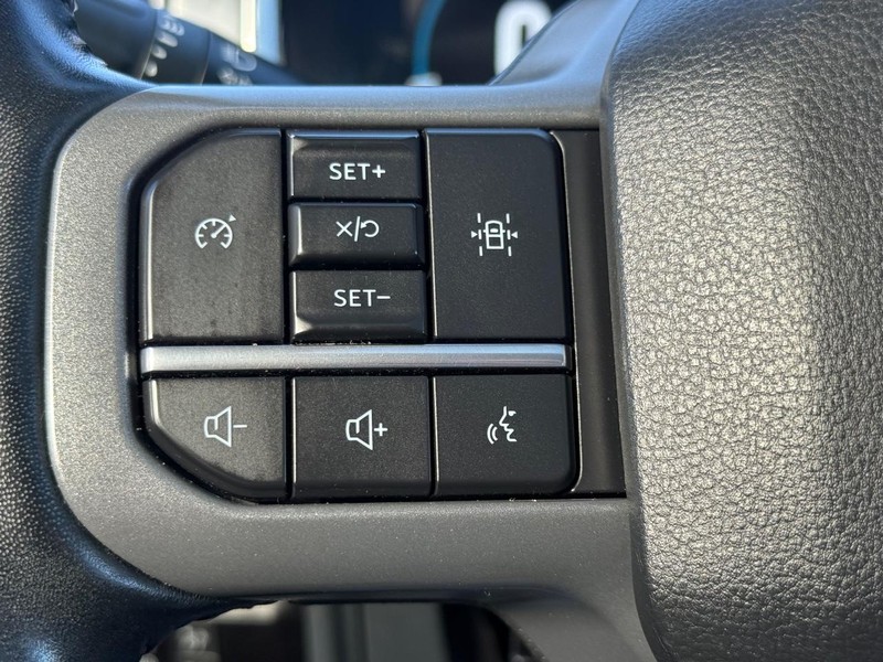 Ford F-150 Vehicle Full-screen Gallery Image 17