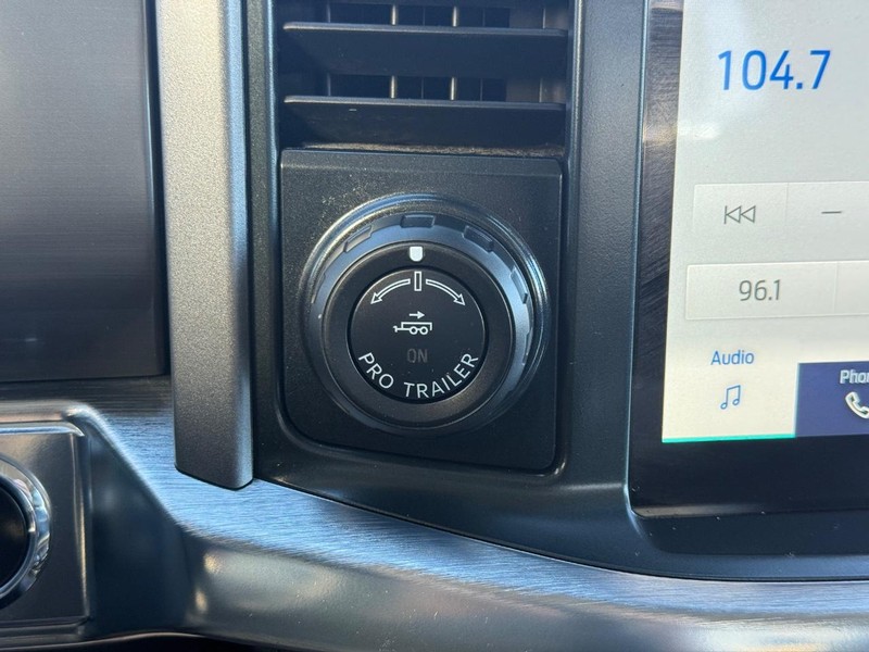 Ford F-150 Vehicle Full-screen Gallery Image 20