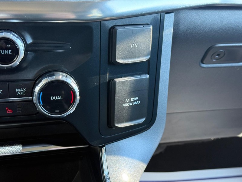 Ford F-150 Vehicle Full-screen Gallery Image 25