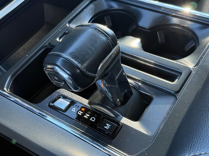 Ford F-150 Vehicle Full-screen Gallery Image 26