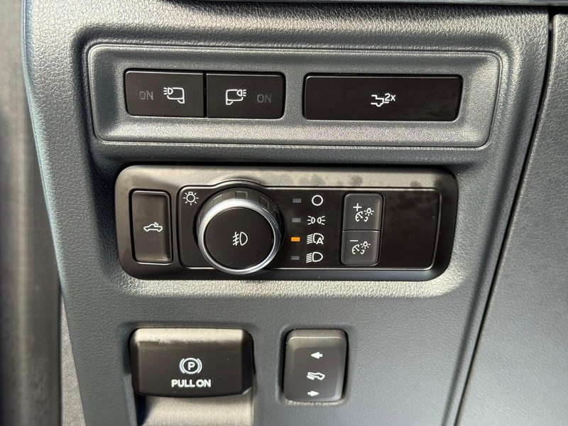 Ford F-150 Vehicle Full-screen Gallery Image 30