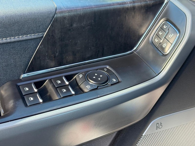 Ford F-150 Vehicle Full-screen Gallery Image 31