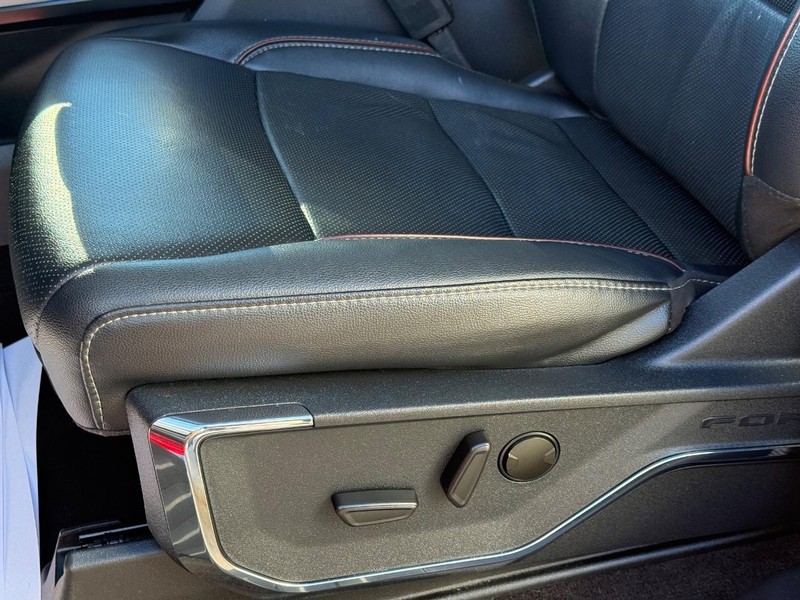 Ford F-150 Vehicle Full-screen Gallery Image 34