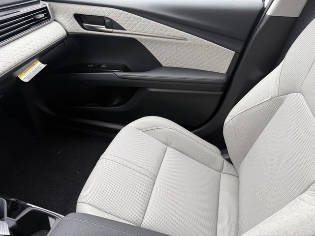 2026 Toyota Camry XLE - Photo 16