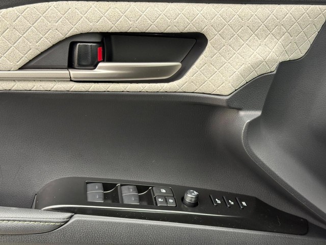 2026 Toyota Camry XLE - Photo 18