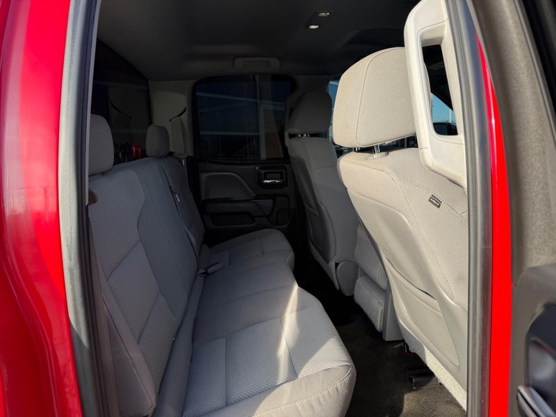 Chevrolet Silverado 1500 Vehicle Full-screen Gallery Image 12