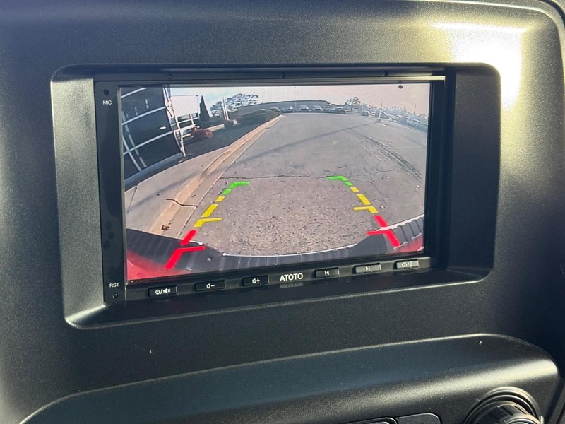 Chevrolet Silverado 1500 Vehicle Full-screen Gallery Image 17