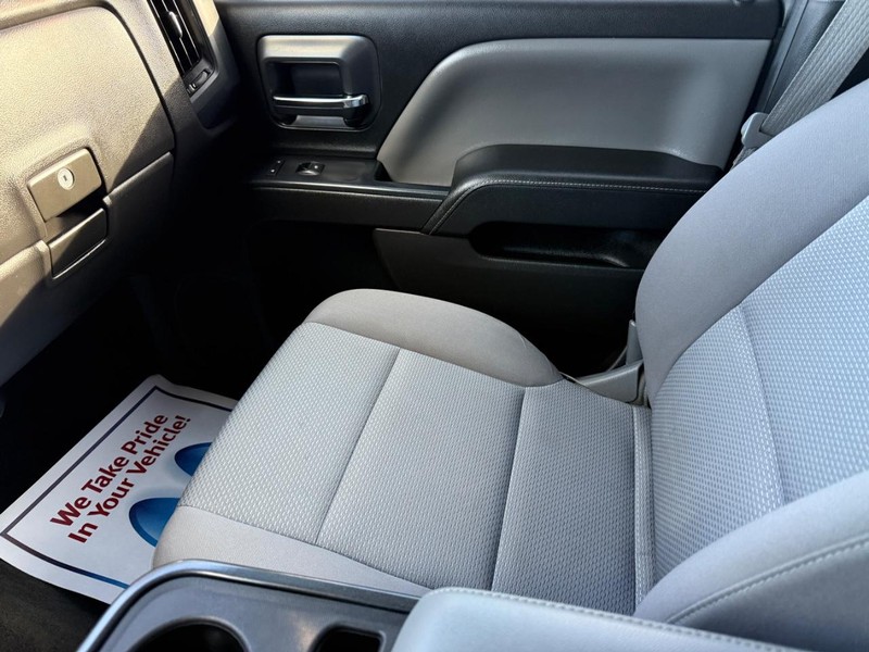 Chevrolet Silverado 1500 Vehicle Full-screen Gallery Image 19