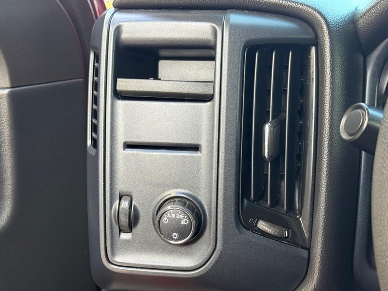 Chevrolet Silverado 1500 Vehicle Full-screen Gallery Image 21