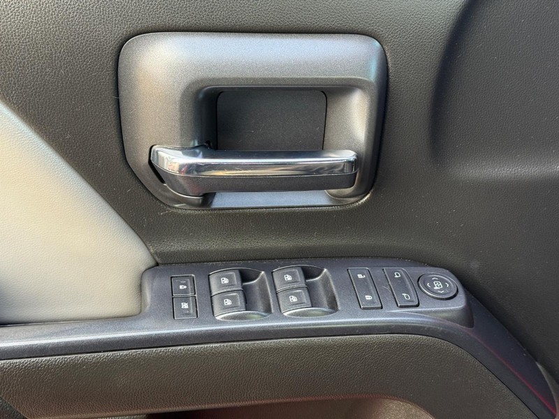 Chevrolet Silverado 1500 Vehicle Full-screen Gallery Image 22