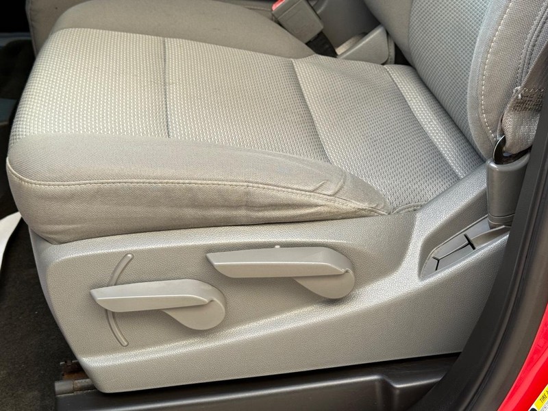 Chevrolet Silverado 1500 Vehicle Full-screen Gallery Image 24