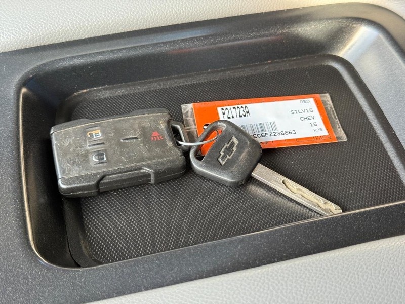 Chevrolet Silverado 1500 Vehicle Full-screen Gallery Image 25