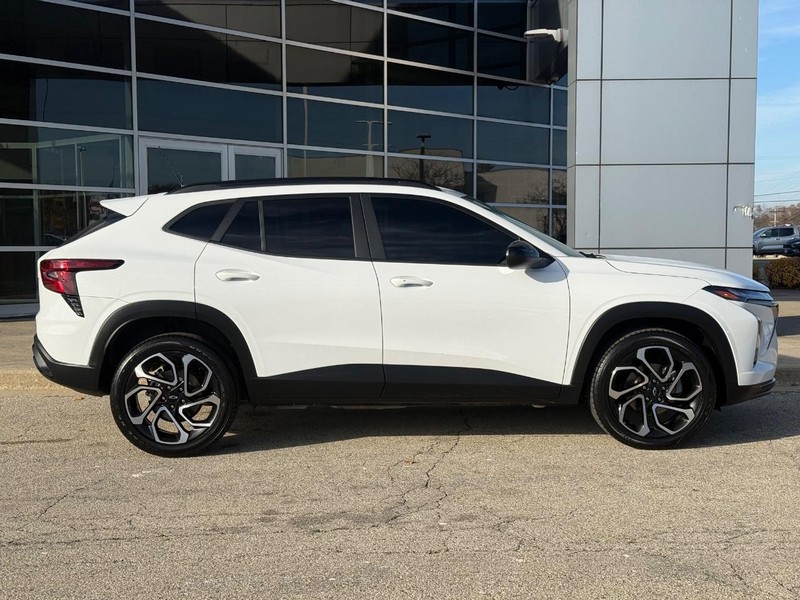 Chevrolet Trax Vehicle Full-screen Gallery Image 02