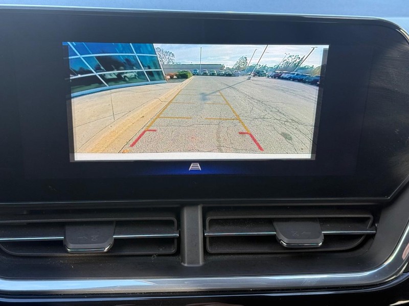 Chevrolet Trax Vehicle Full-screen Gallery Image 19