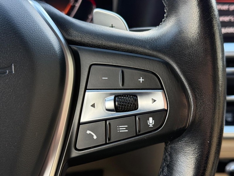 BMW 3 Series Vehicle Full-screen Gallery Image 21