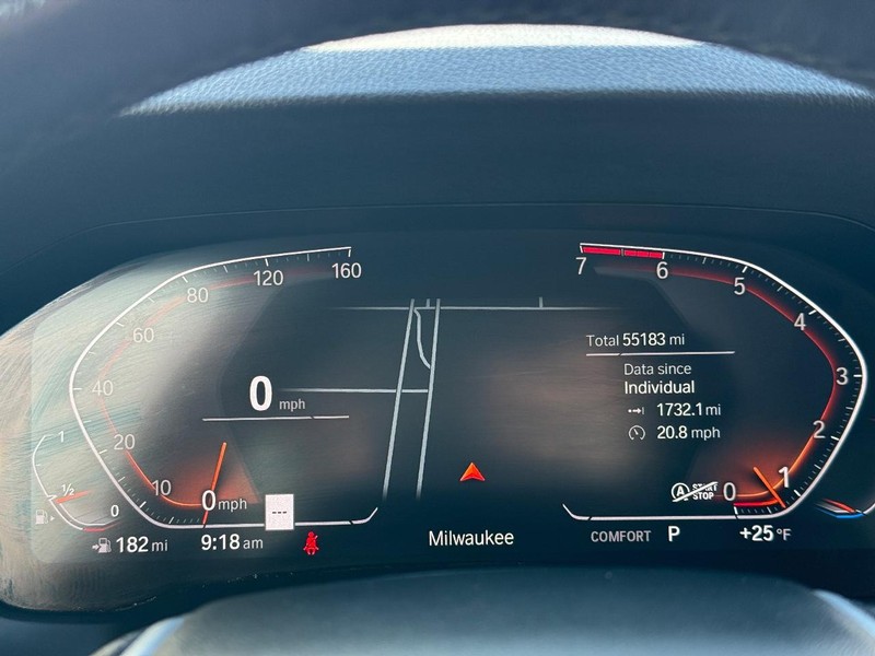 BMW 3 Series Vehicle Full-screen Gallery Image 22