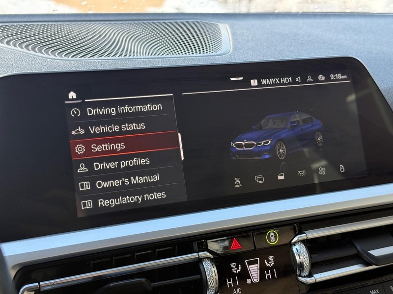 BMW 3 Series Vehicle Full-screen Gallery Image 23