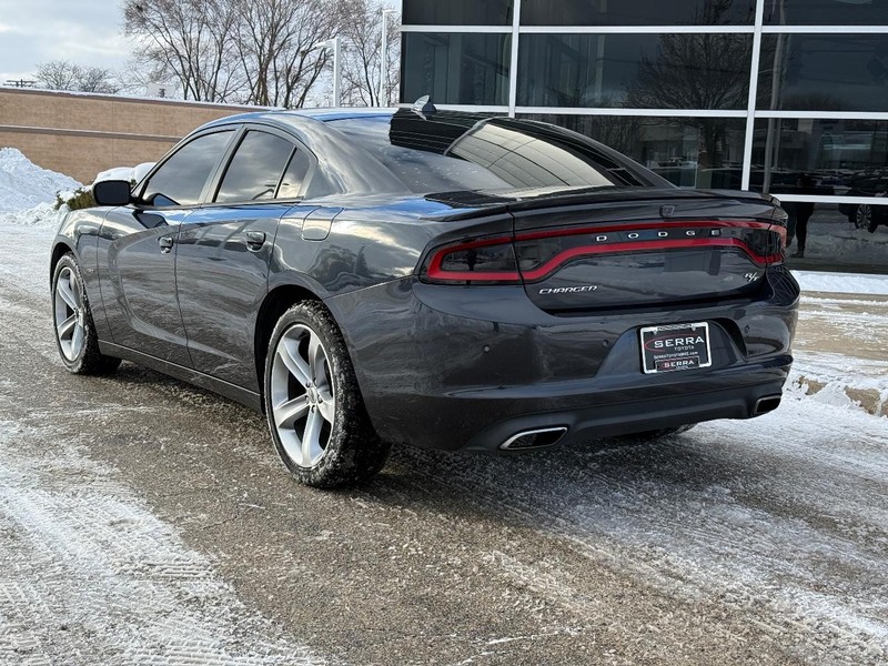 Dodge Charger Vehicle Full-screen Gallery Image 05