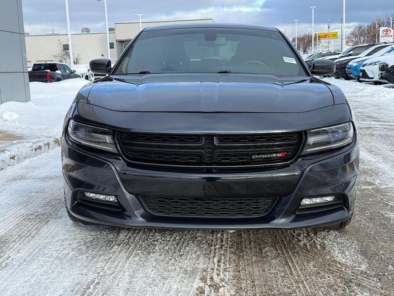 Dodge Charger Vehicle Full-screen Gallery Image 08