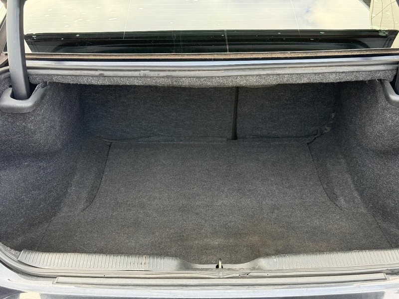 Dodge Charger Vehicle Full-screen Gallery Image 09