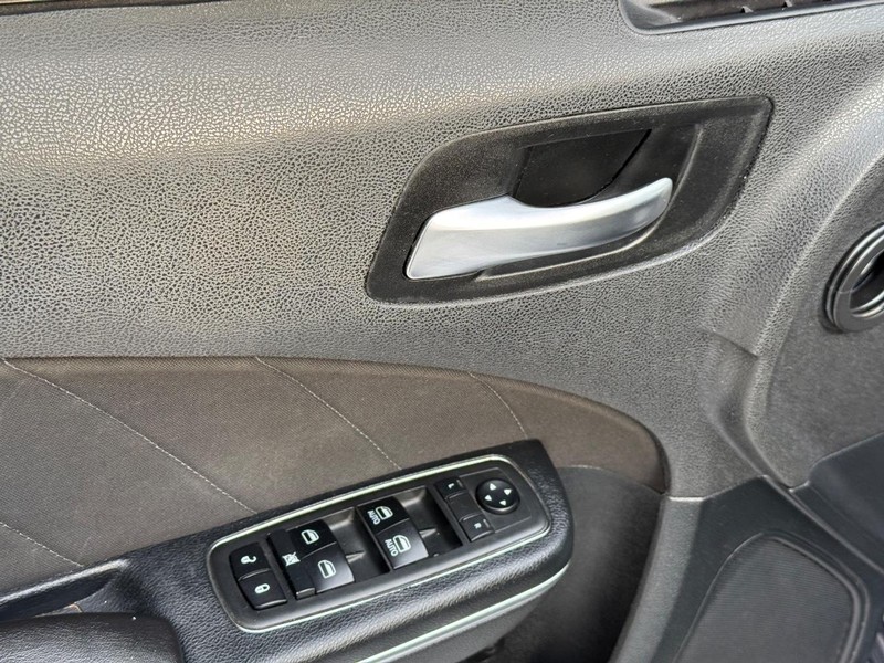 Dodge Charger Vehicle Full-screen Gallery Image 18