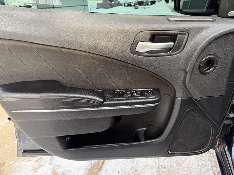 Dodge Charger Vehicle Full-screen Gallery Image 19