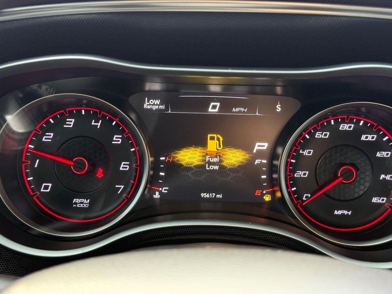 Dodge Charger Vehicle Full-screen Gallery Image 22