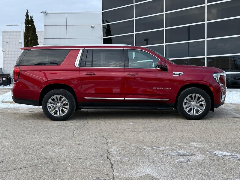 GMC Yukon XL Vehicle Full-screen Gallery Image 02