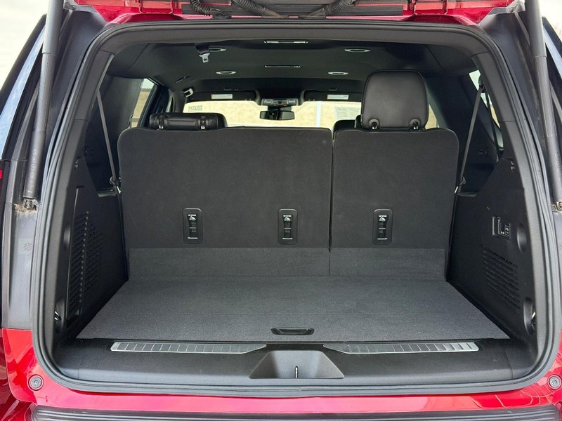 GMC Yukon XL Vehicle Full-screen Gallery Image 09