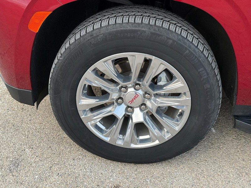 GMC Yukon XL Vehicle Full-screen Gallery Image 10