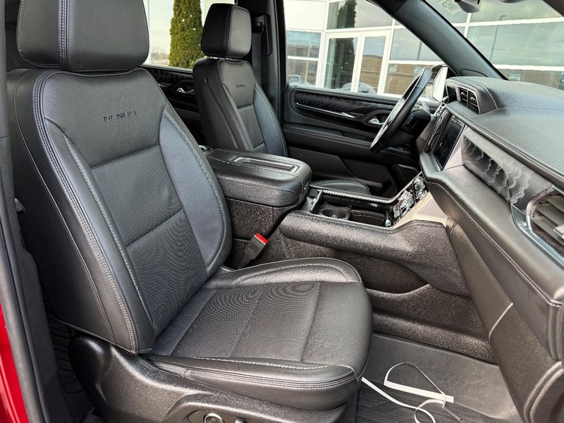 GMC Yukon XL Vehicle Full-screen Gallery Image 11