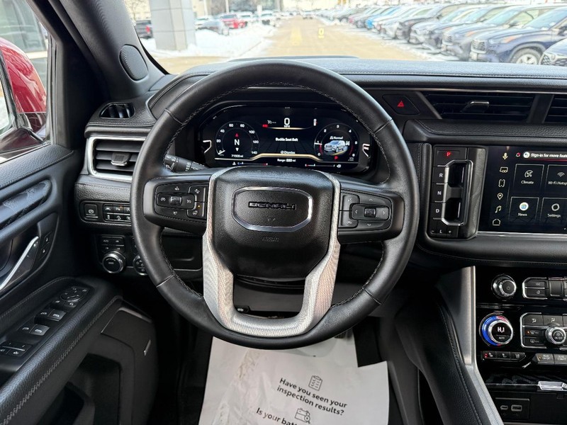 GMC Yukon XL Vehicle Full-screen Gallery Image 15