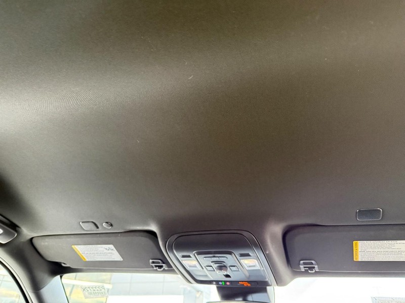 GMC Yukon XL Vehicle Full-screen Gallery Image 16