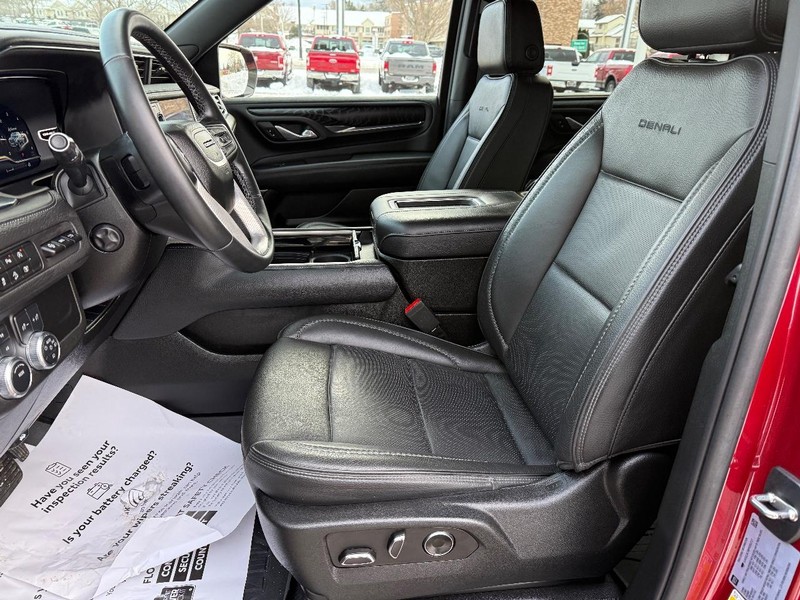 GMC Yukon XL Vehicle Full-screen Gallery Image 18