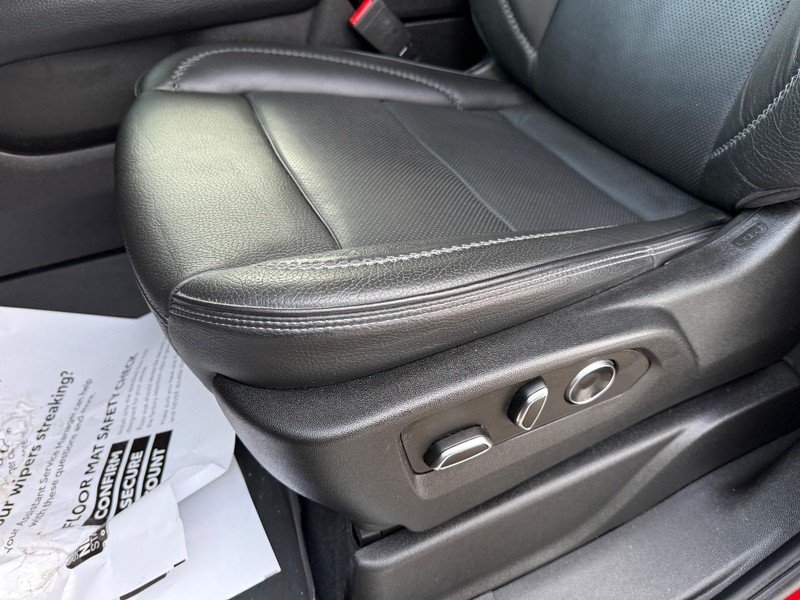 GMC Yukon XL Vehicle Full-screen Gallery Image 19