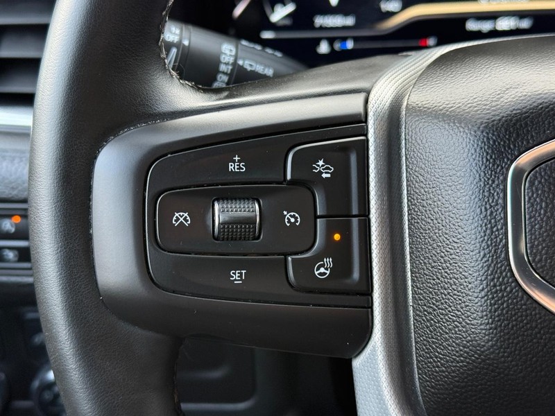 GMC Yukon XL Vehicle Full-screen Gallery Image 21