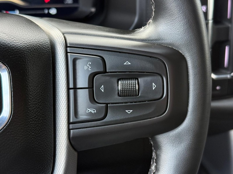 GMC Yukon XL Vehicle Full-screen Gallery Image 22