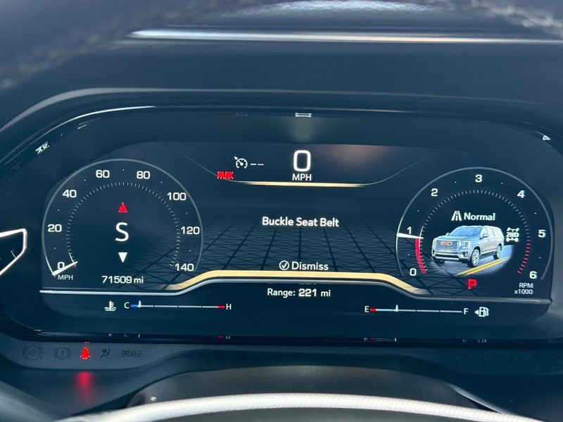 GMC Yukon XL Vehicle Full-screen Gallery Image 23