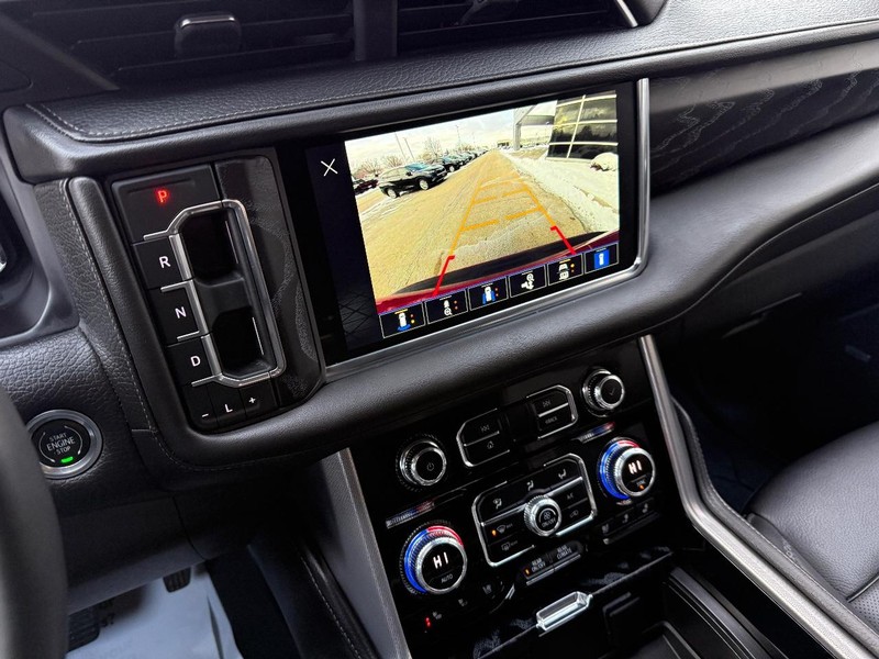 GMC Yukon XL Vehicle Full-screen Gallery Image 26