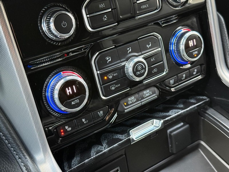 GMC Yukon XL Vehicle Full-screen Gallery Image 29