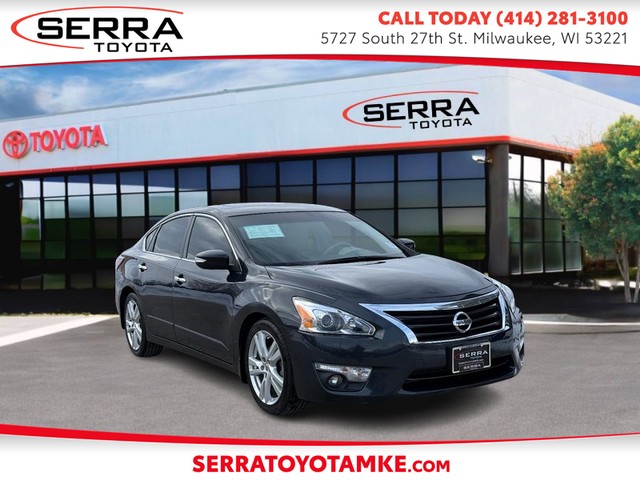 2015 Nissan Altima 3.5 SL at Serra Toyota in Milwaukee WI