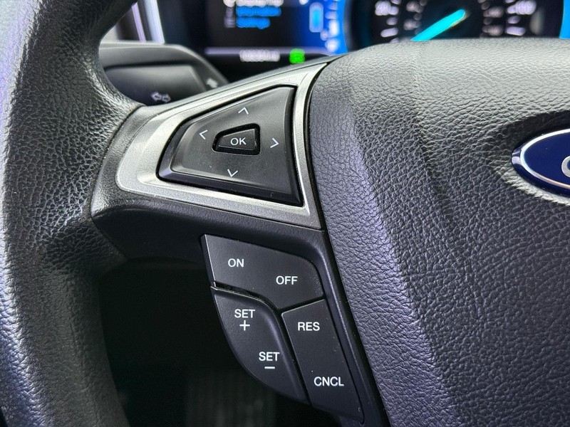 Ford Fusion Vehicle Full-screen Gallery Image 20