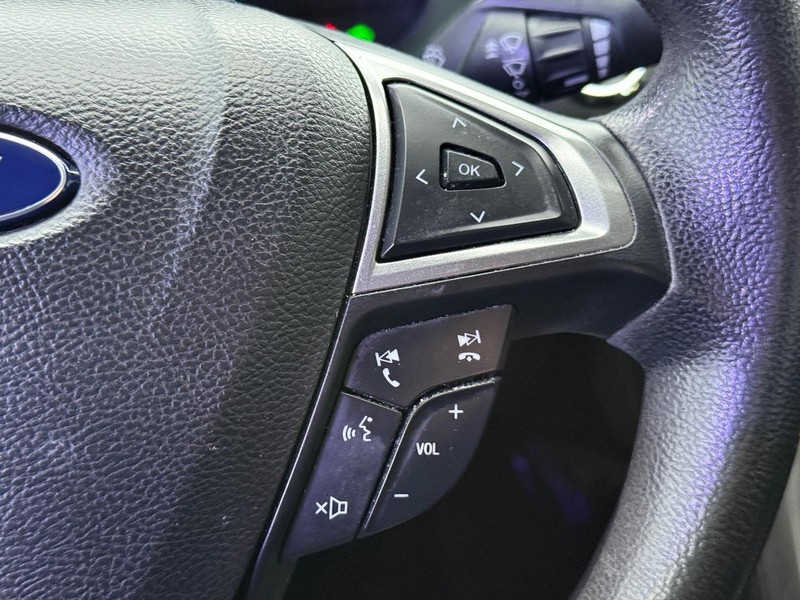 Ford Fusion Vehicle Full-screen Gallery Image 21